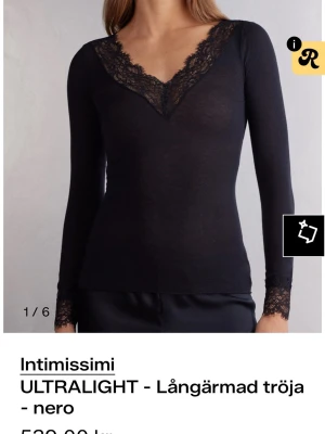 Tryck ej på köp nu!  - Skriv till mig om de ör någon som har denna tröja i svart och skulle vilja byta t en i blå💕 storlek S.