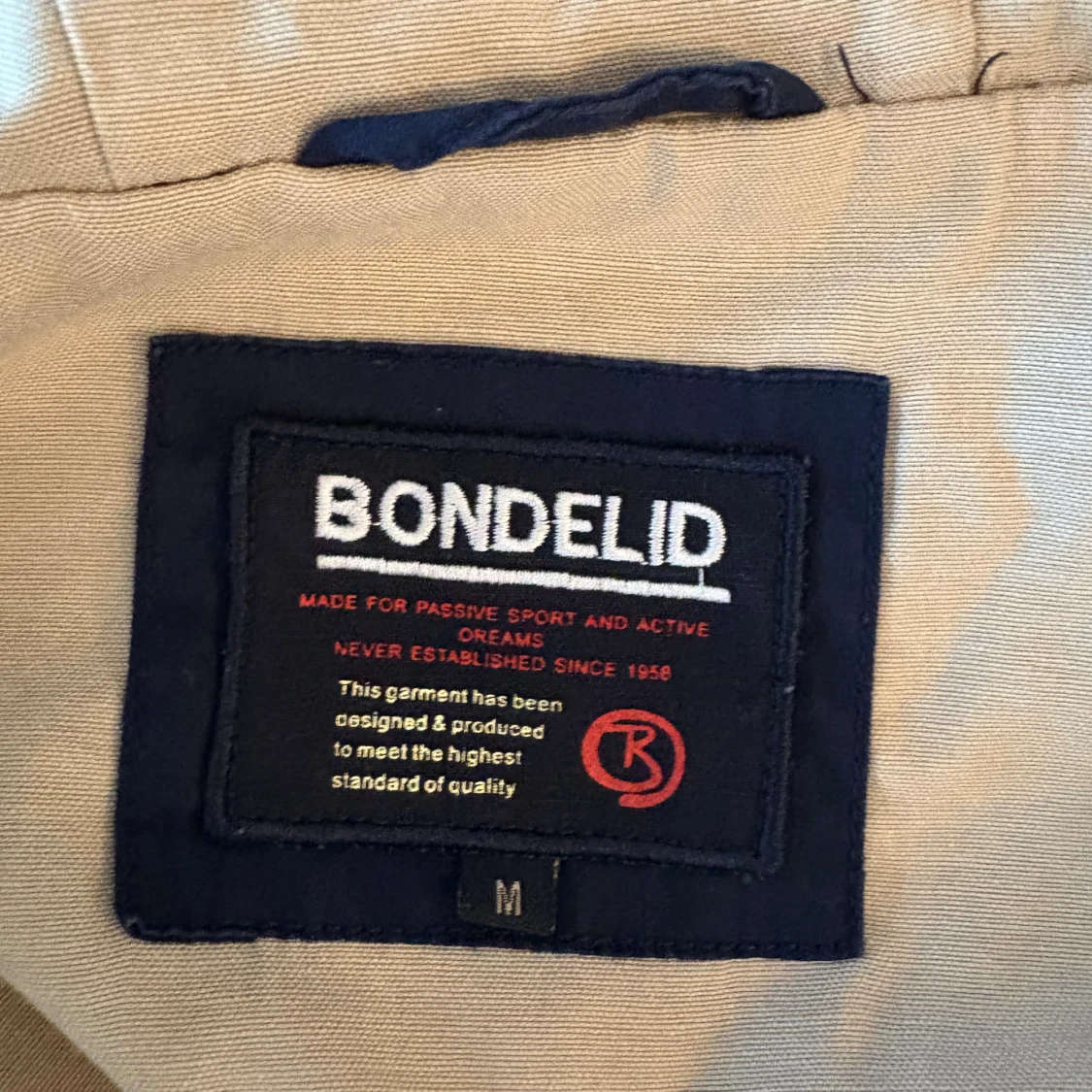 Mörkblå vindjacka med huva från Bondelid - 4