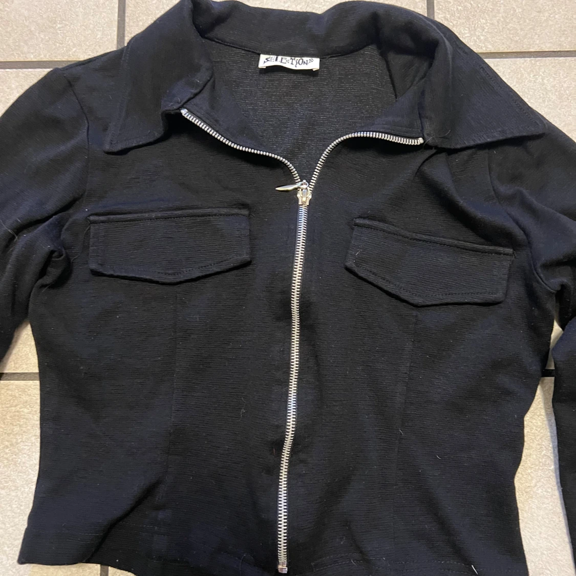 Svart zip-kofta från Selections - 1