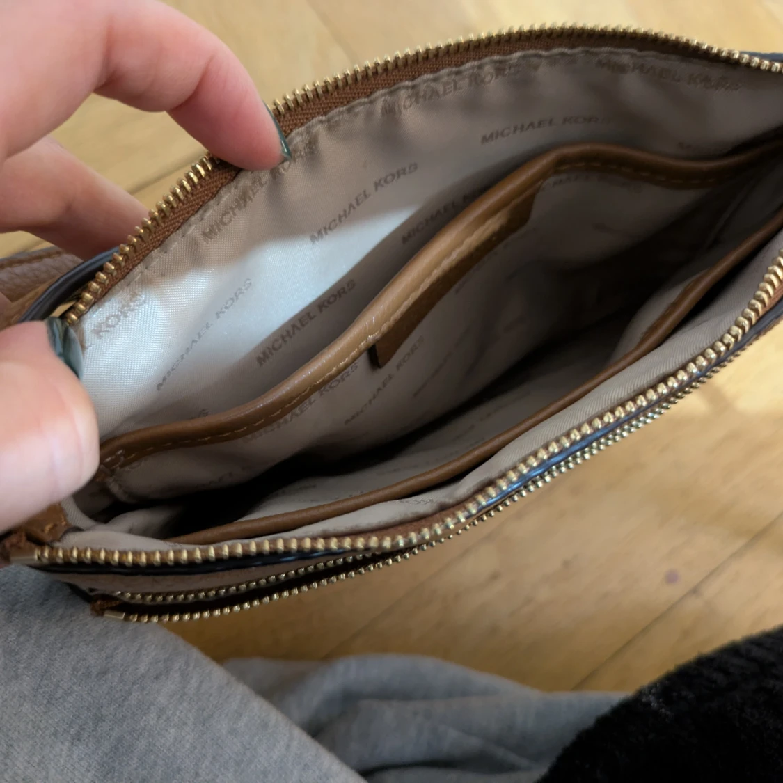 Brun/konjak axelväska Michael Kors skinn - 1