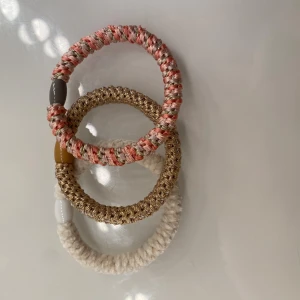 KENKKI liknade hårsnoddar  - Fint skick