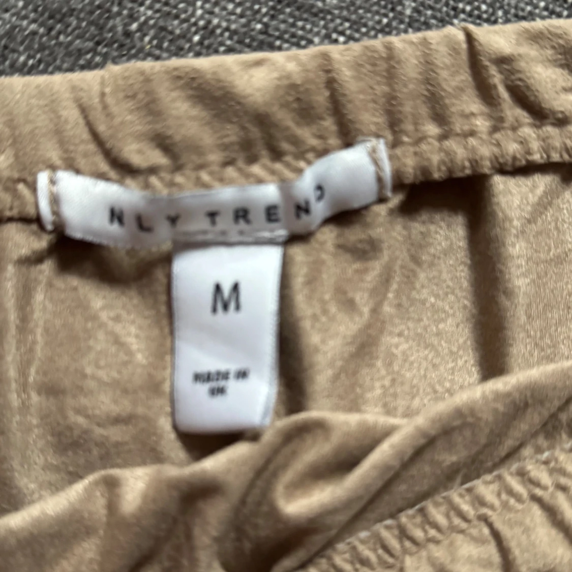 Beige kortkjol från NLY Trend - 1