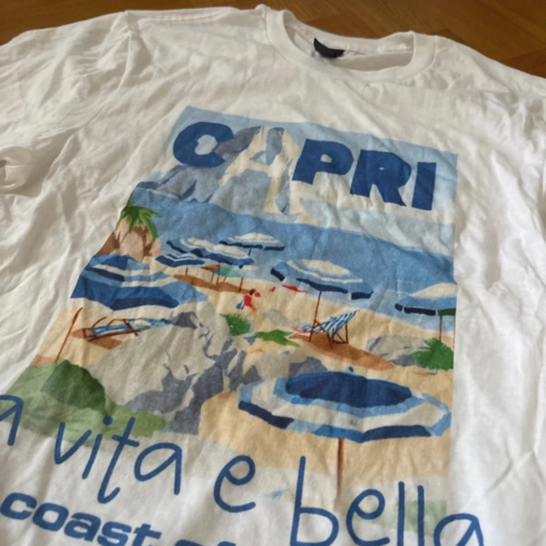 Vit Capri t-shirt med tryck - 1