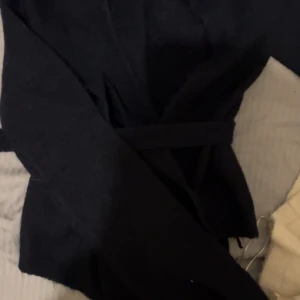 Wrap caridgan från gina tricot  - Använd 1-2 ggr. Super fin stickad. Omlott kofta