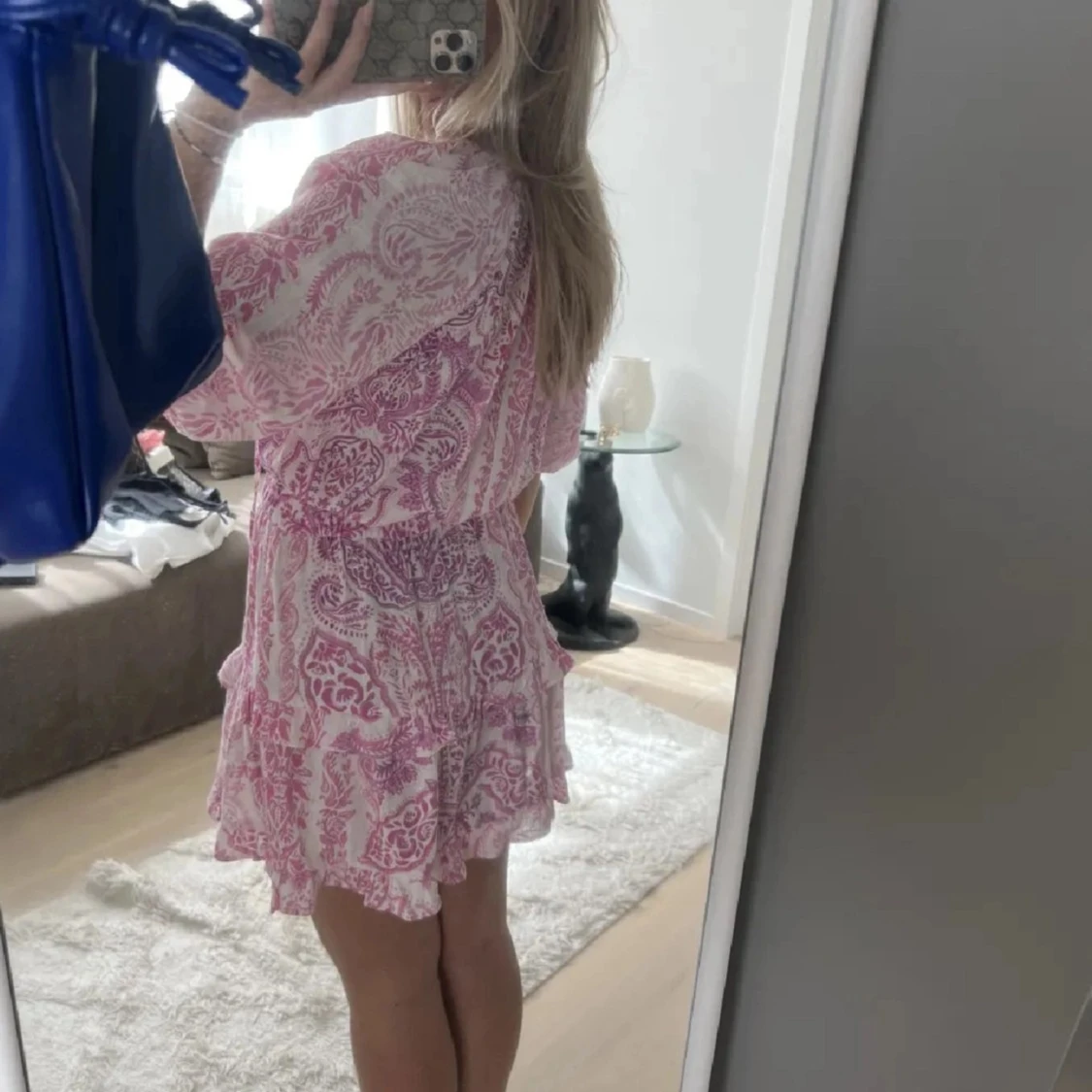 Rosa och vit kortklänning med volang - 90