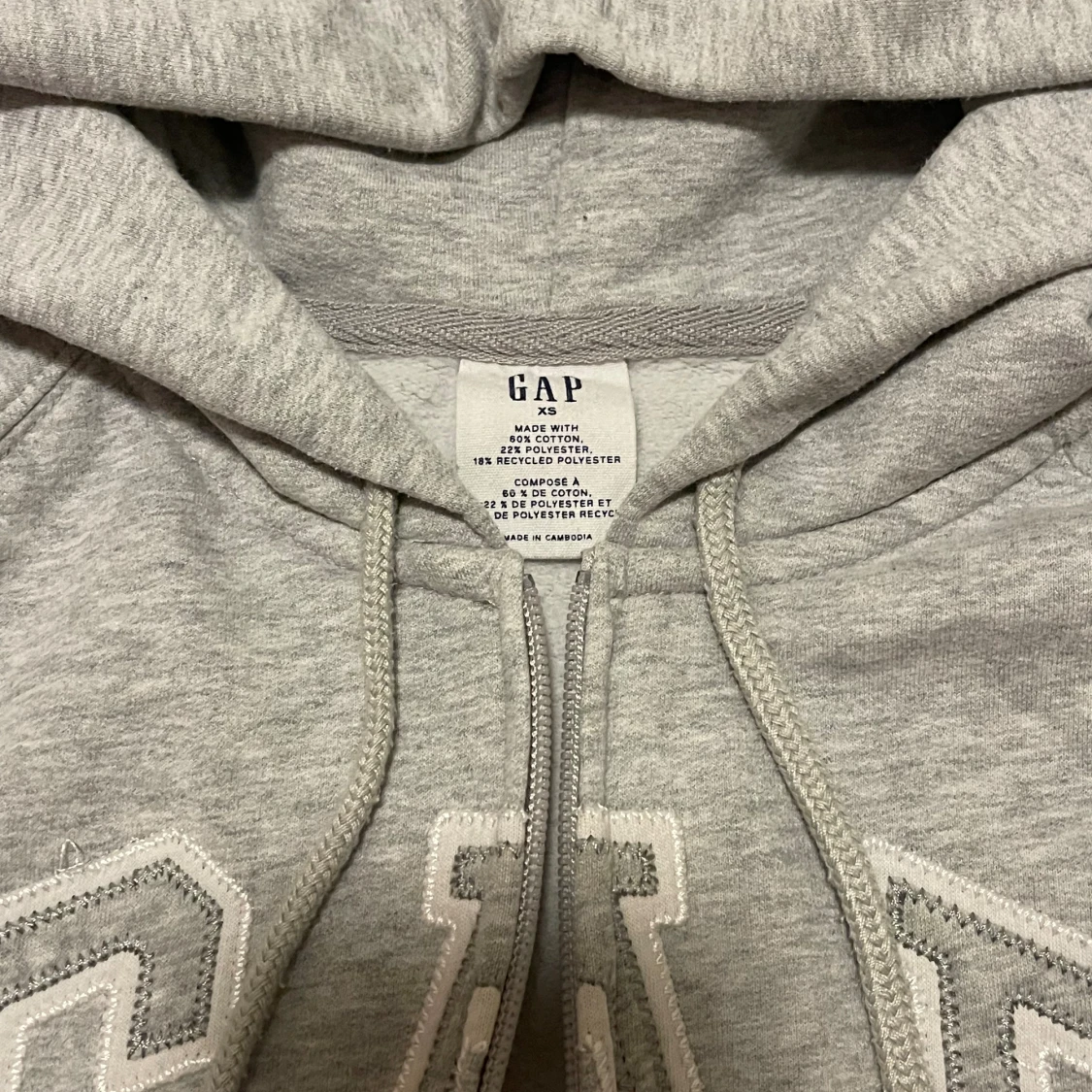 Grå hoodie med dragkedja från GAP - 1
