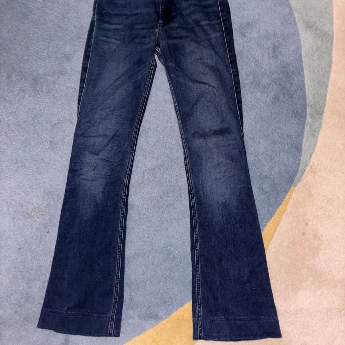 Mörkblå bootcut jeans från MiH - 3