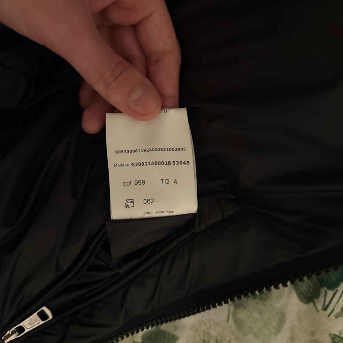 Svart dunväst med huva från Moncler - 4