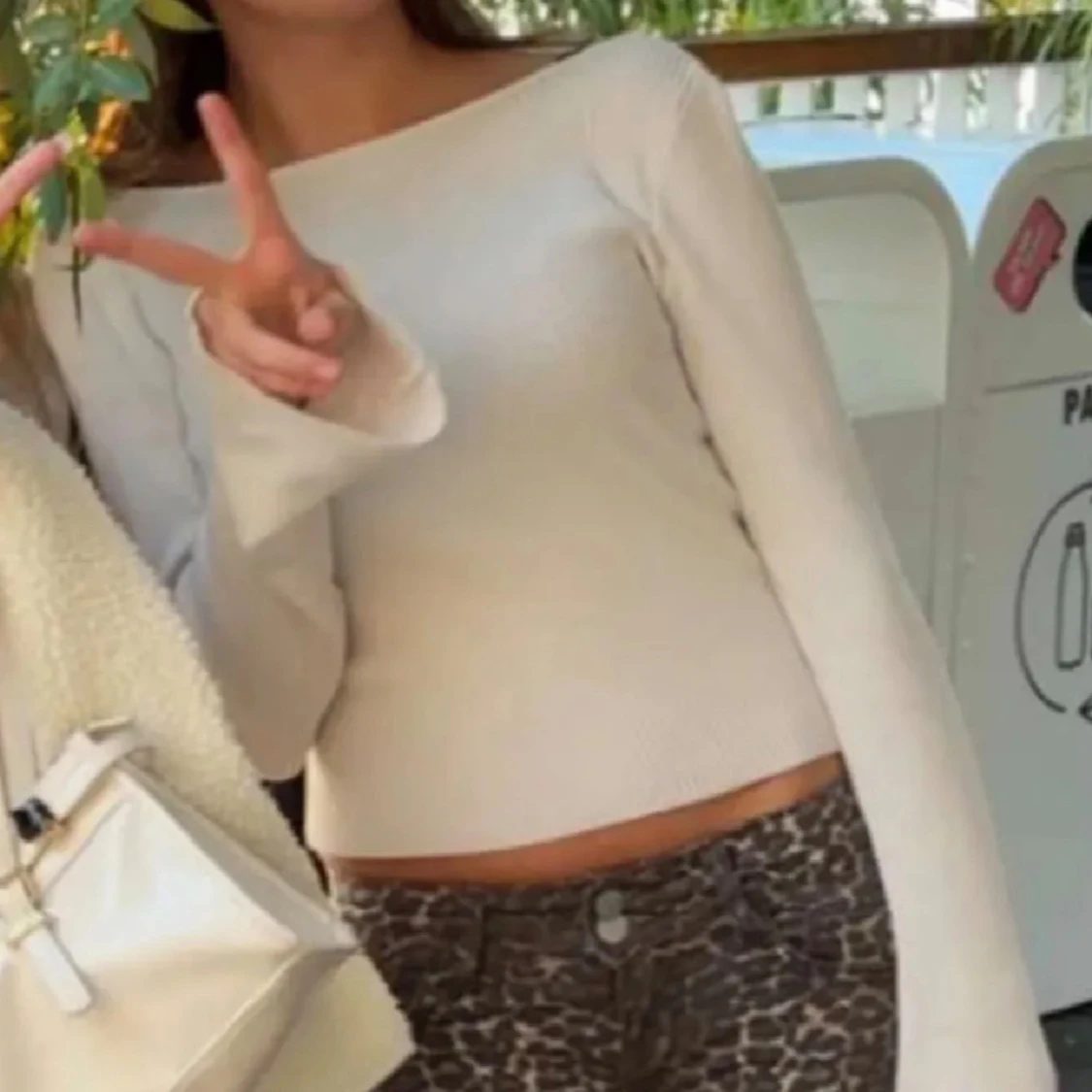 Ribbad vit tröja - 1