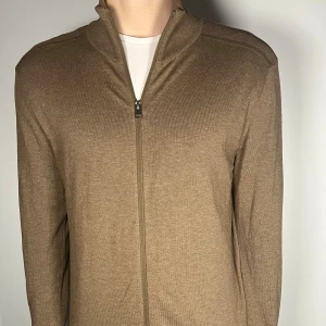 Zip hoodie - Säljer en riktigt snygg och stilren helzip från Selected Homme i fint skick, storlek L, vid frågor är det bara att skriva //Gramenti