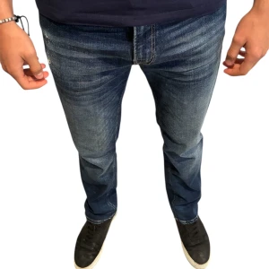 Jeans - Jack & Jones  - Snygga blå jeans från Jack & Jones. Femficksdesign och slitna detaljer. Jeansen har en rak passform och är tillverkade i mjukt jeansmaterial med kontrastsömmar. Perfekta för dig som gillar en avslappnad och cool stil. 