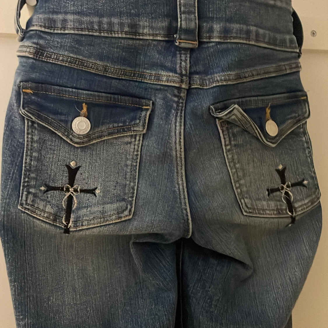 Blå bootcut jeans med broderi - 1