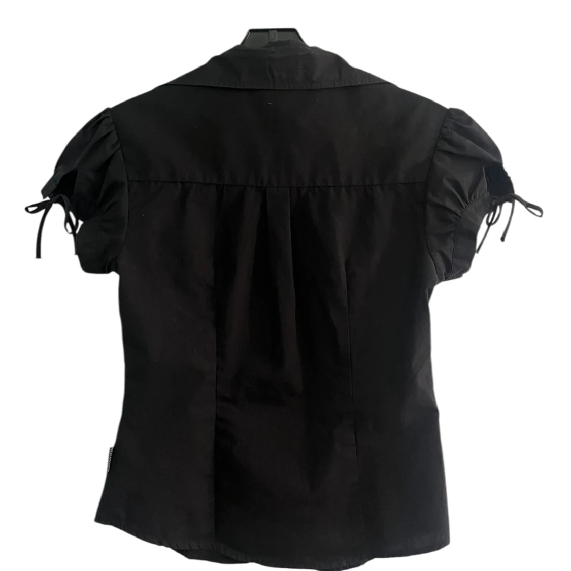 Svart kortärmad skjorta med snörning - 1