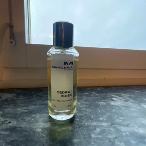 Mancera Cedrat Boise 60ml - Cedrat Boise Eau de Parfum från Mancera Paris. Flaskan innehåller ca 55ml som är kvar .