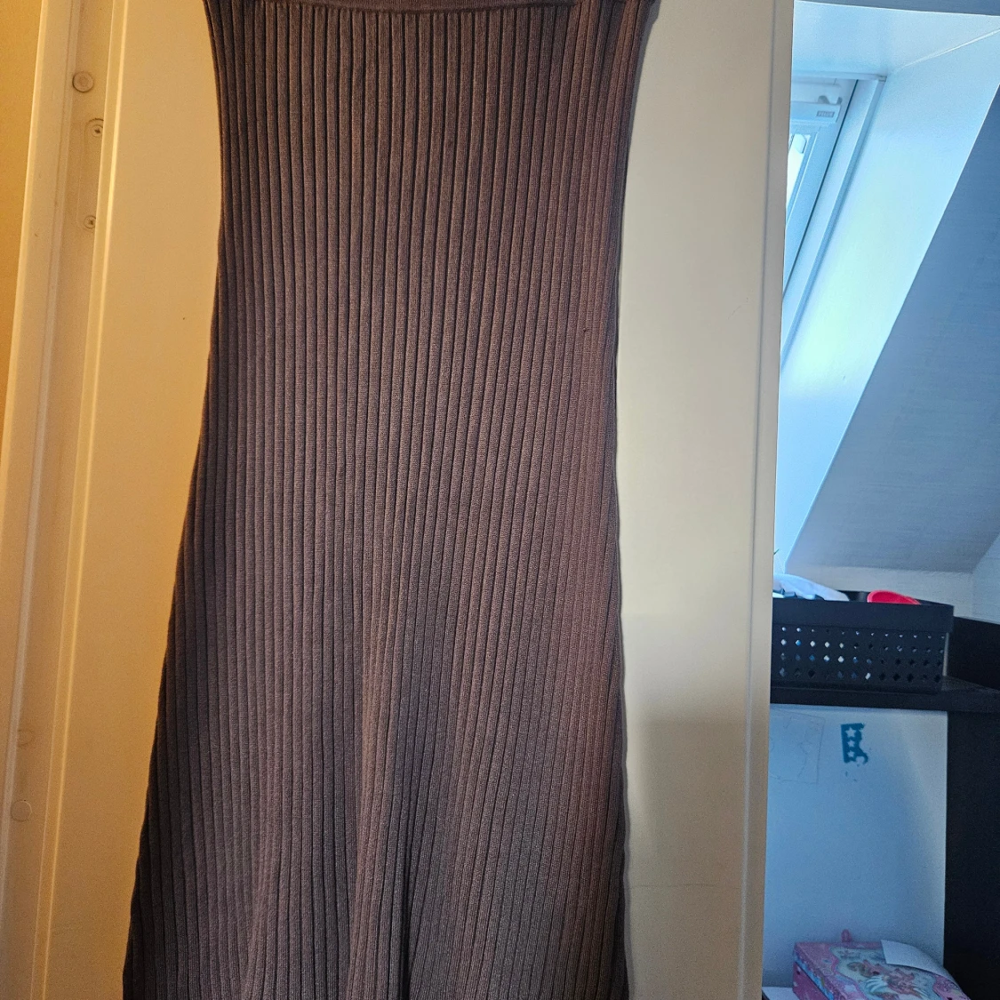 Brun ribbad långklänning Stories S