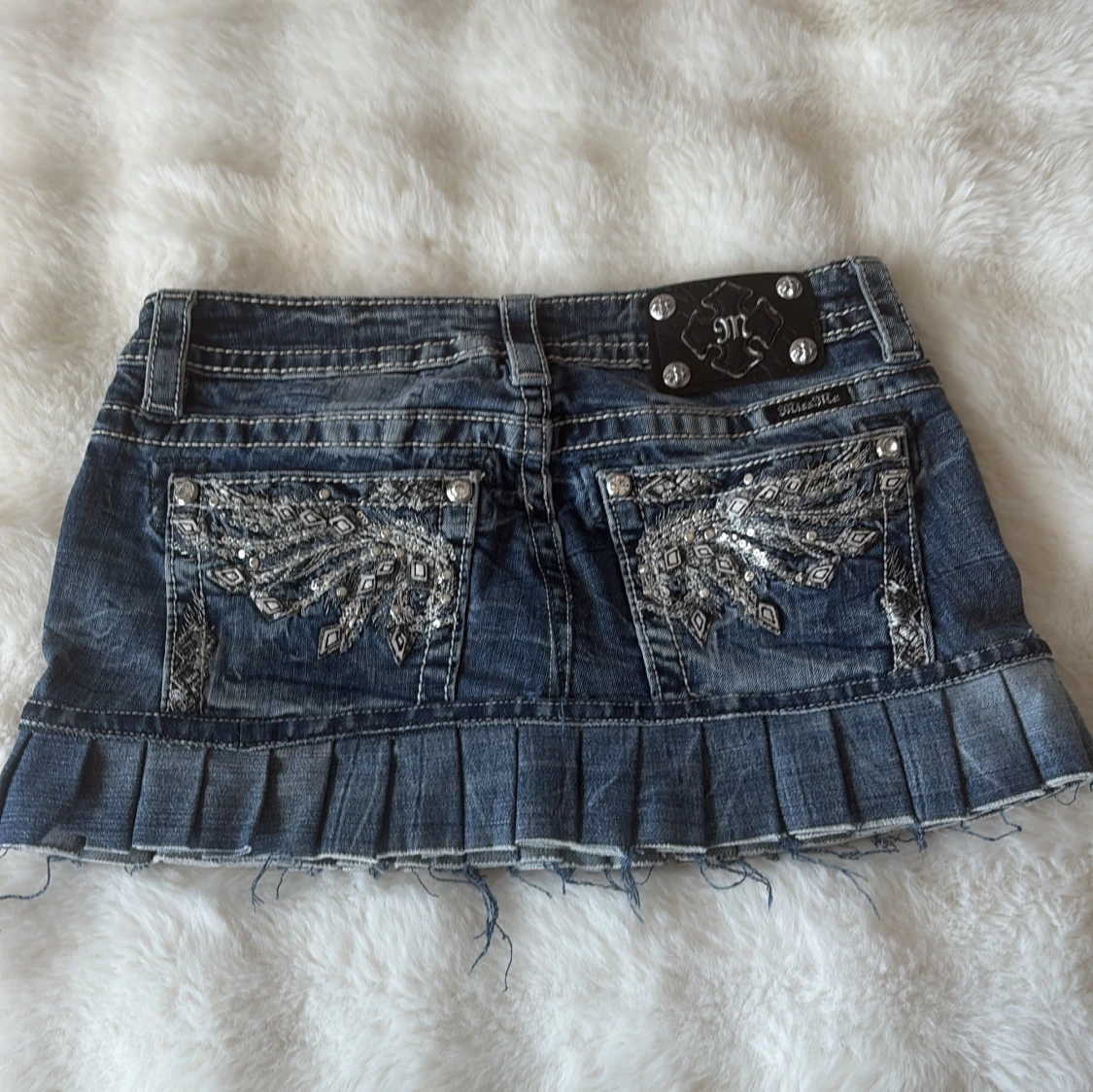 Miss Me jeanskjol med broderi och nitar - 1