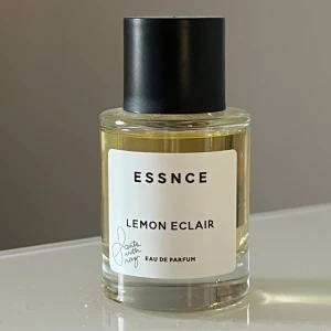 ESSNCE Lemon Eclair parfym - Limited edition lemon eclair från Essnce. Köpt vid andra släppet. Bara lite använd 
