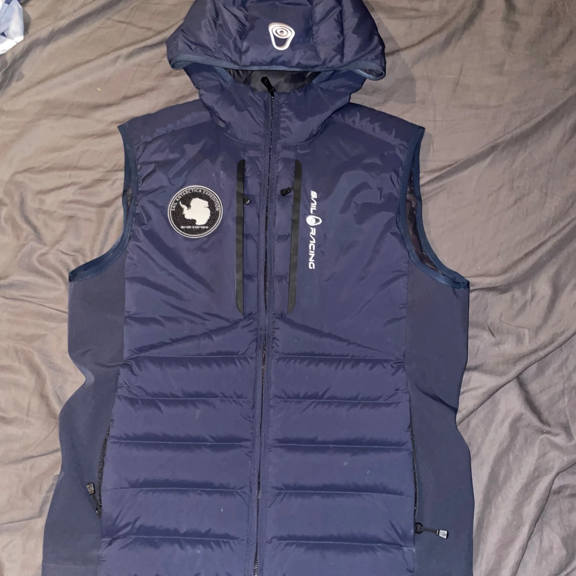 Blå dunväst från Sail Racing XS