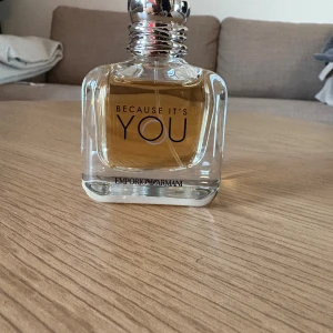 Emporio Armani Because It's You - Stilren parfym från Emporio Armani med modern design. Ny pris var 1225kr bara testat få gång