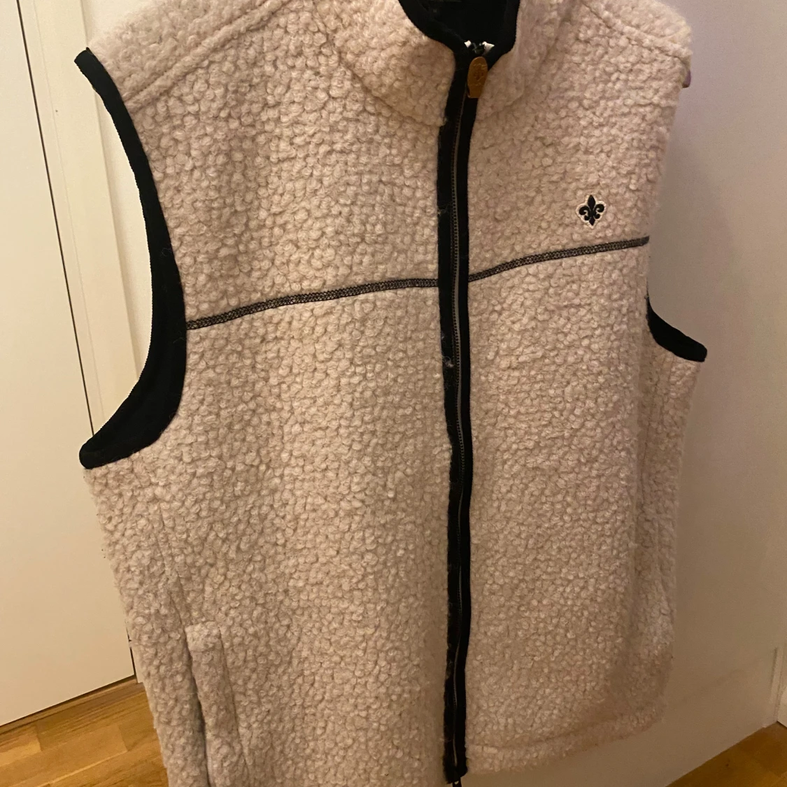 Beige fleeceväst med dragkedja - 2