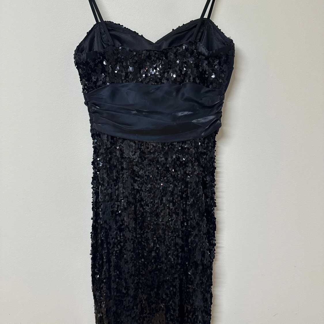 Svart paljettklänning från Byblo - 1