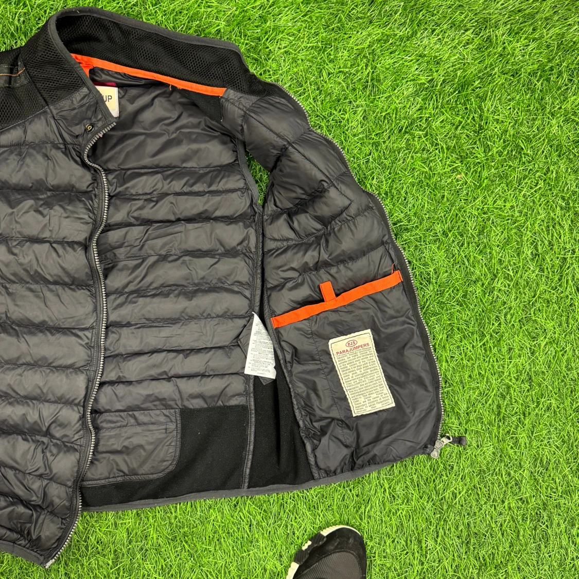 Svart dunväst från Parajumpers - 2