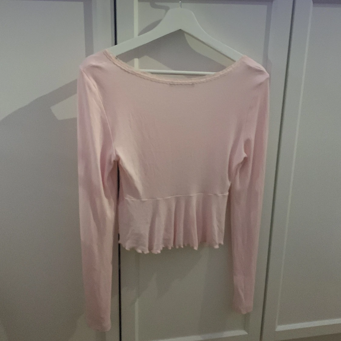 Ljusrosa volangblus från Gina Tricot - 1