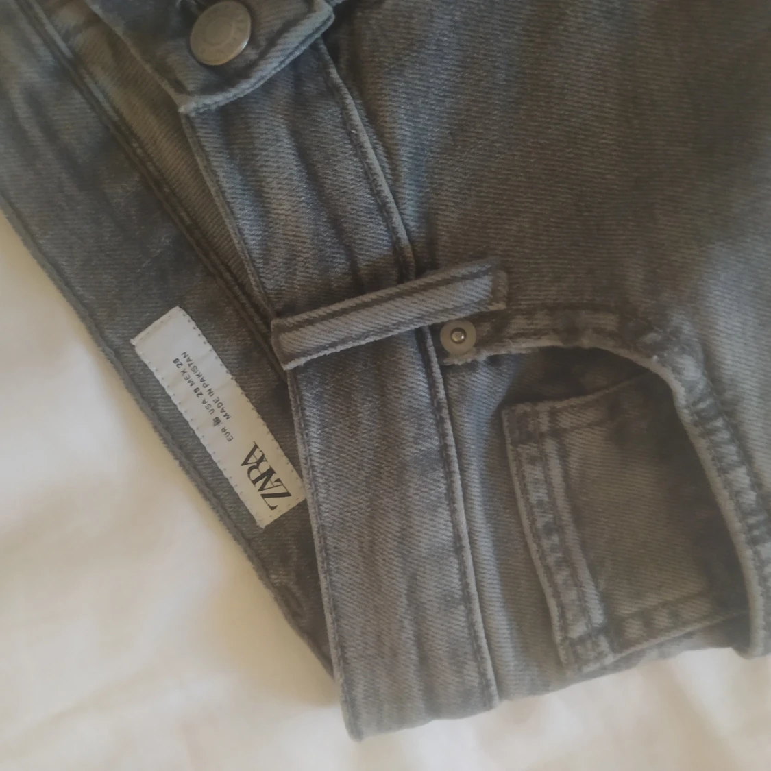 Grå jeans från ZARA i slim fit - 1