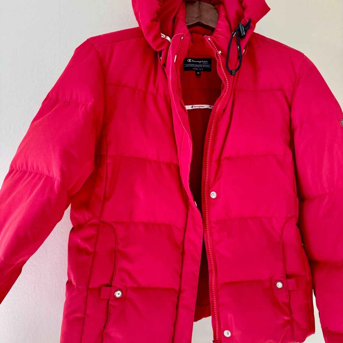 Röd dunjacka från Champion