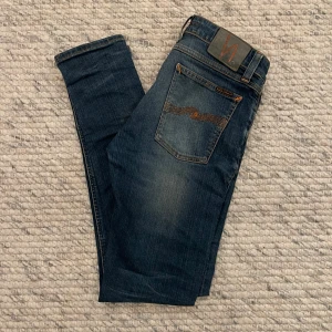 Nudie Jeans  - Ett par feta nudie jeans men en snygg fade⭐️ Storlek: W29 - L32 . Säljer för att byxorna är för korta. Byxorna är i ny skick. Ställ gärna frågor och funderingar!!!