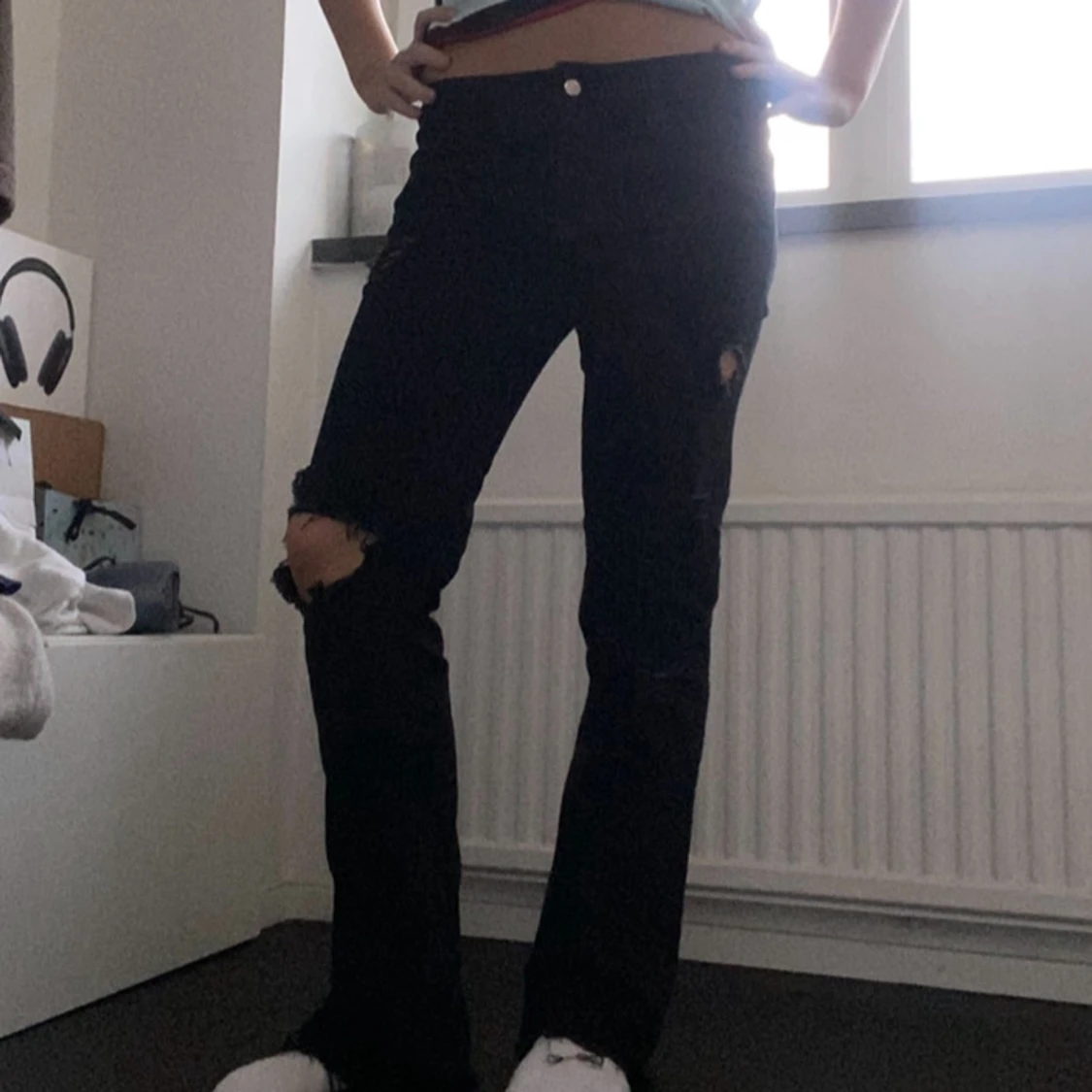 Svarta slitna bootcut jeans - 1