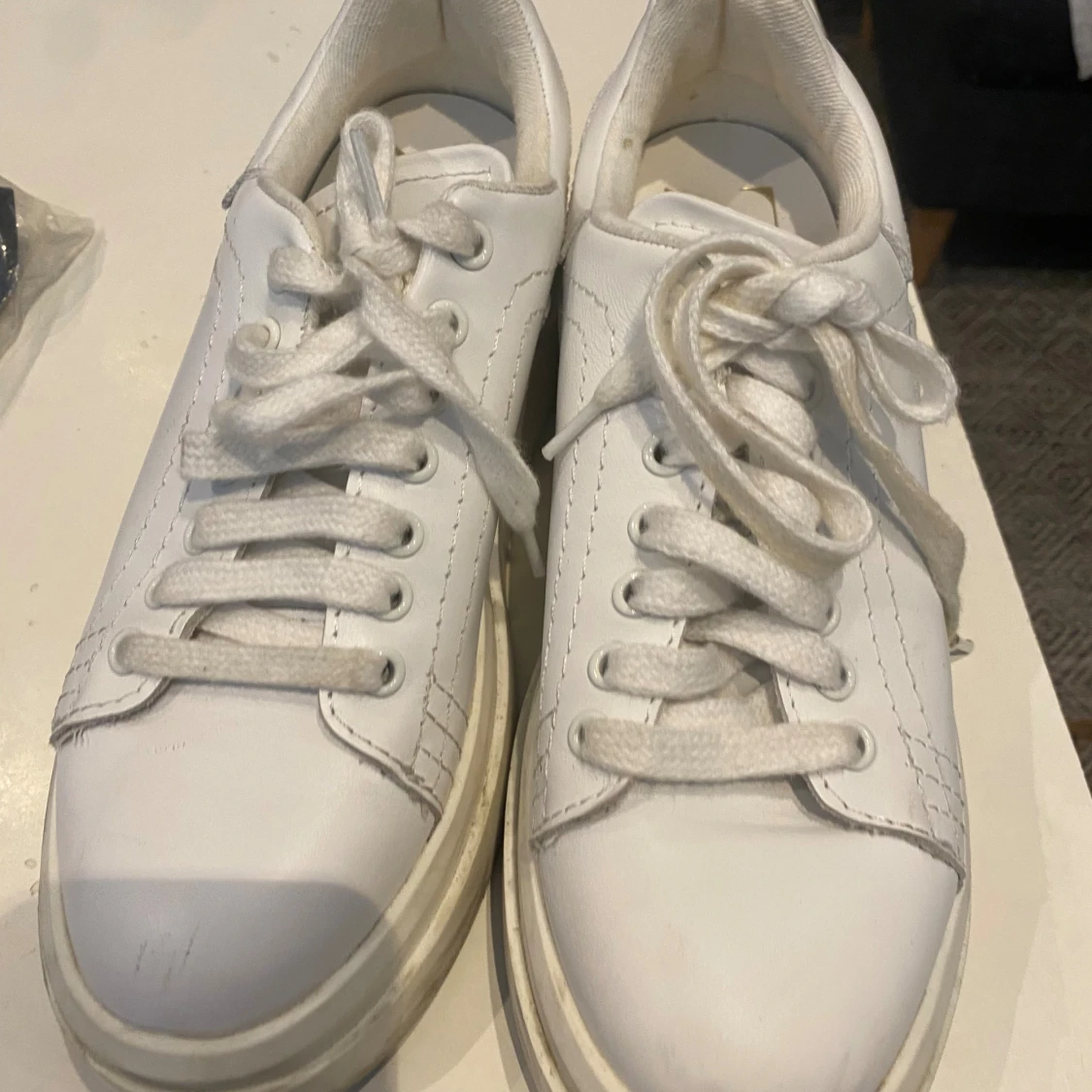 Vita sneakers med platåsula - 3