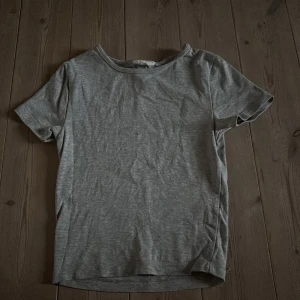 Super snygg att ha till en kjol eller ett par jeans  - Har använt den 2ggr så jättefint skick