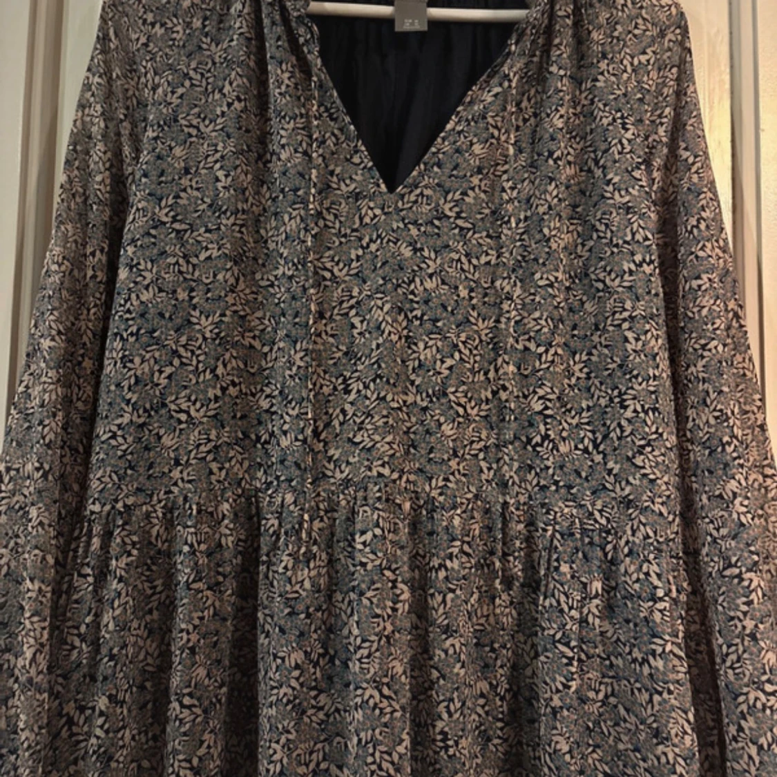 Blommig långärmad klänning från Lindex - 2