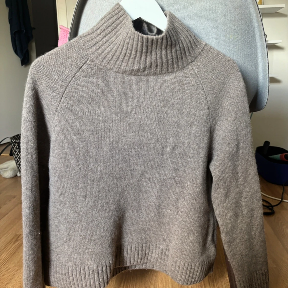 Beige polotröja från Wera