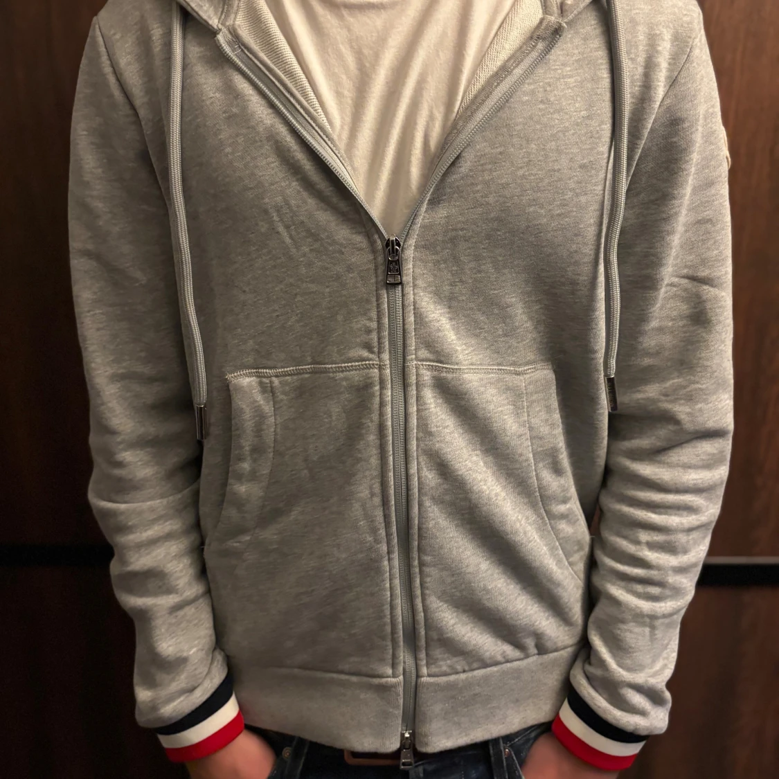 Grå Moncler hoodie med dragkedja