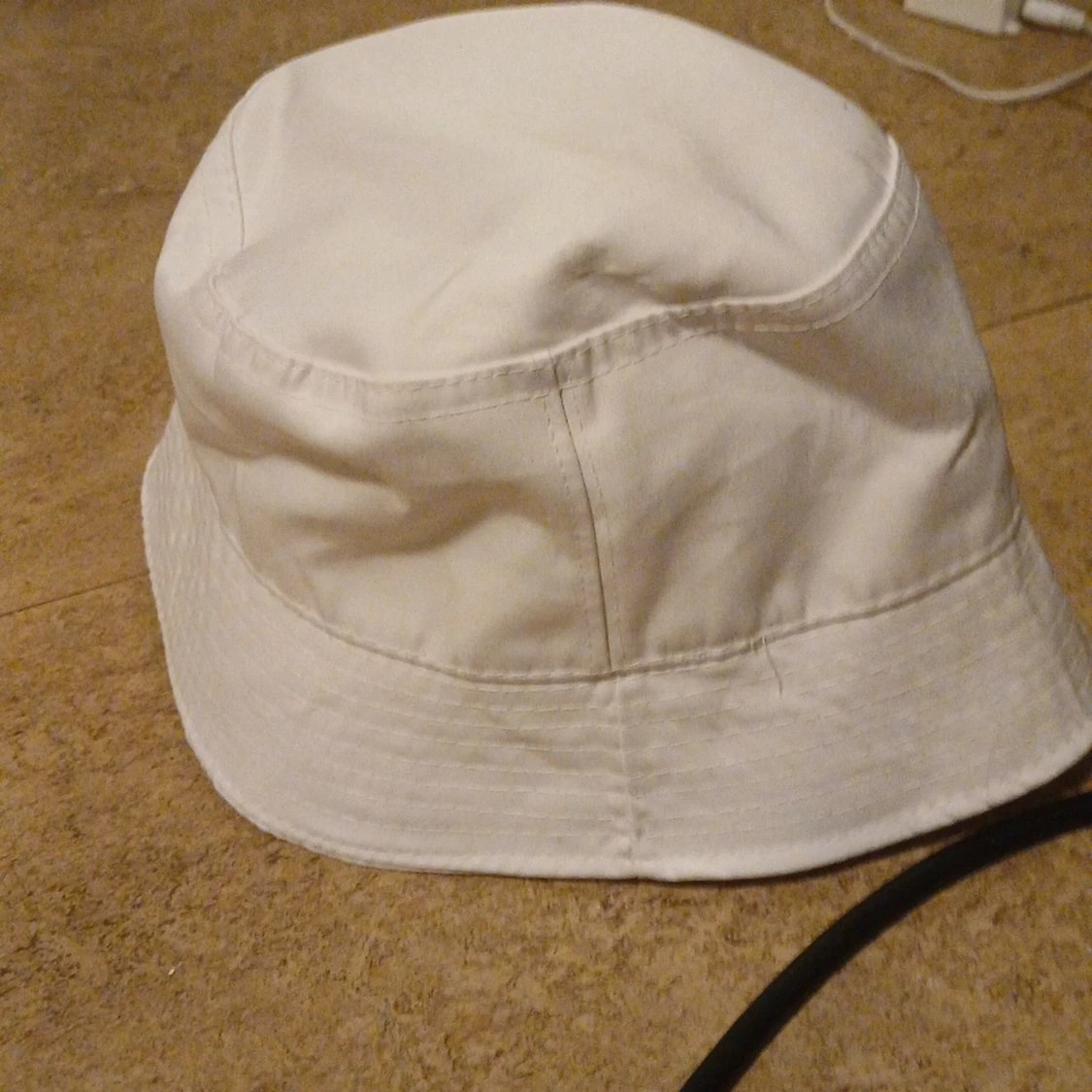 Vit bucket hat från Moncler - 1