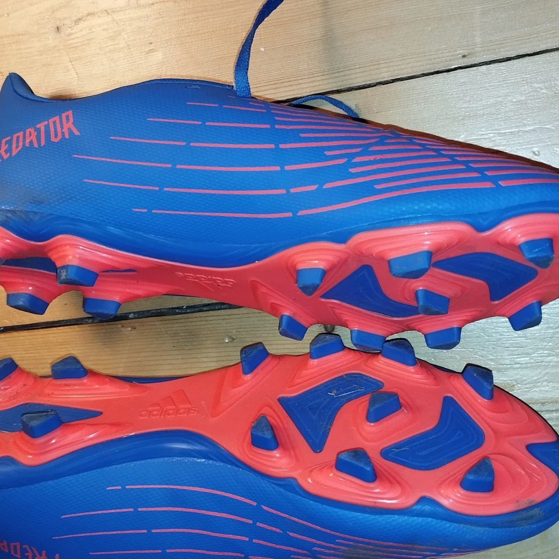 Adidas Predator blå fotbollsskor