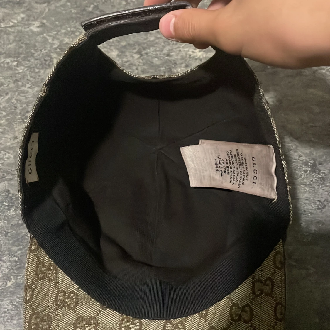 Gucci keps med GG-mönster och rödgrön detalj - 3