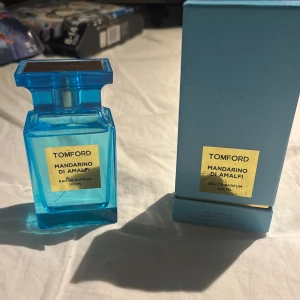 Tom Ford mandarino di amalfi - Riktigt gott doftande parfym från Tom Ford, endast sprutat några få spray! Nästan nyskick! Hör av er vid frågor. Priset KAN diskuteras