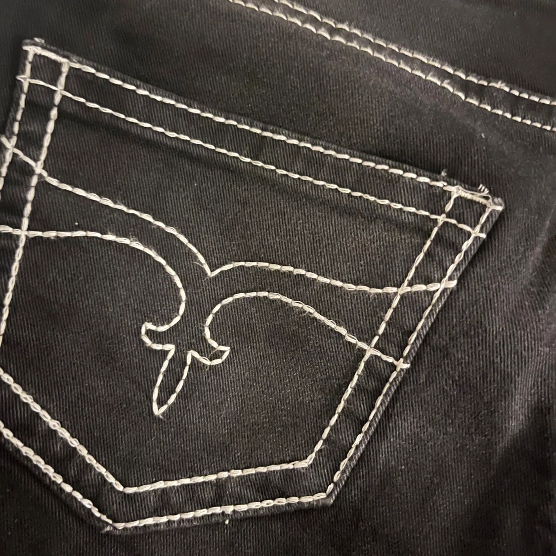 Svarta bootcut jeans från Gina Tricot - 2