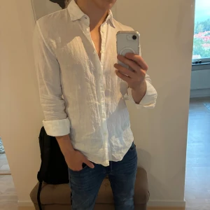 Uniqlo linneskjorta - 10/10 skick, endast testad. Nypris 599 kr.
