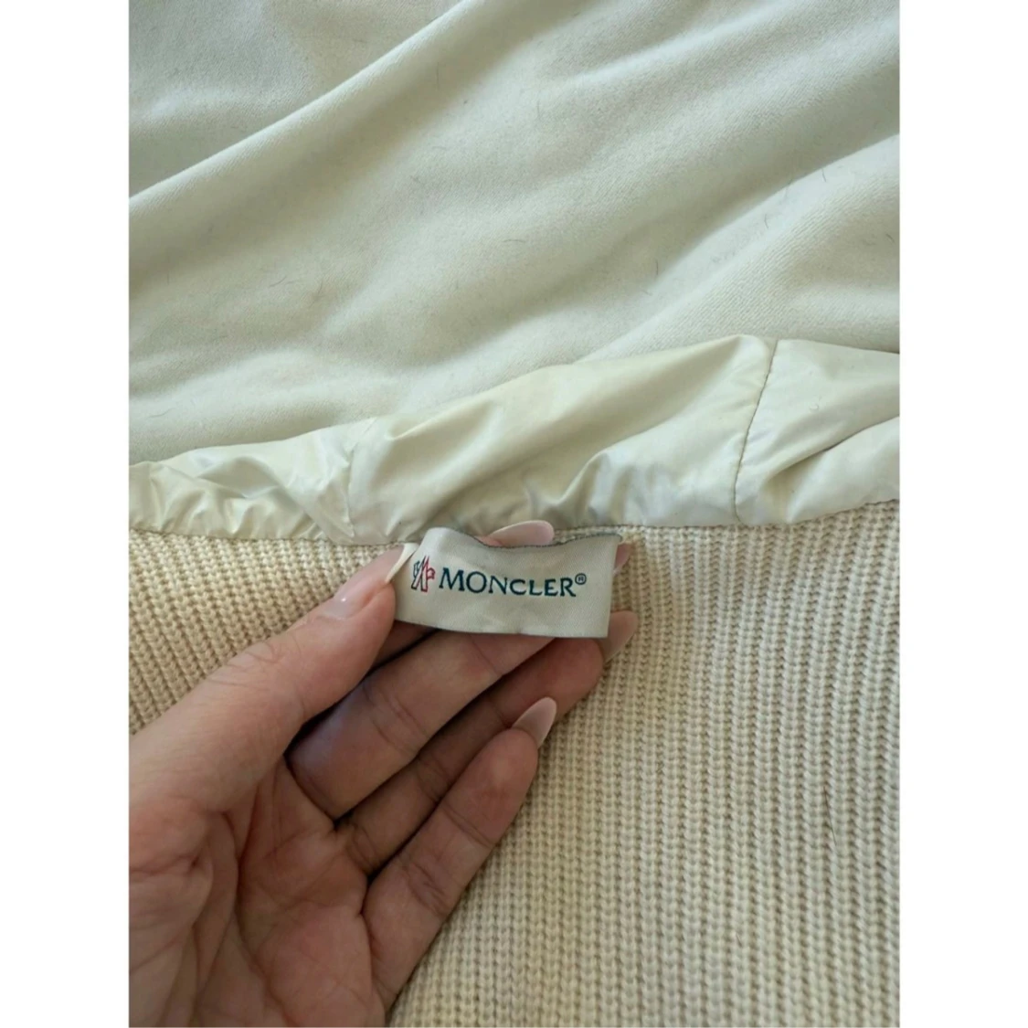 Vit quiltad pufferjacka från Moncler - 3