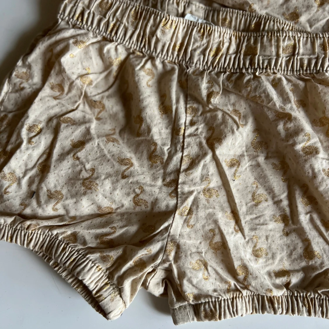 Beige tröja och shorts med guldmönster från H&M - 4