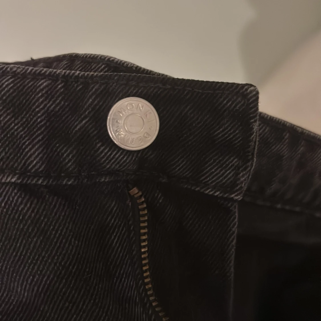 Svarta flare jeans från Monki - 4