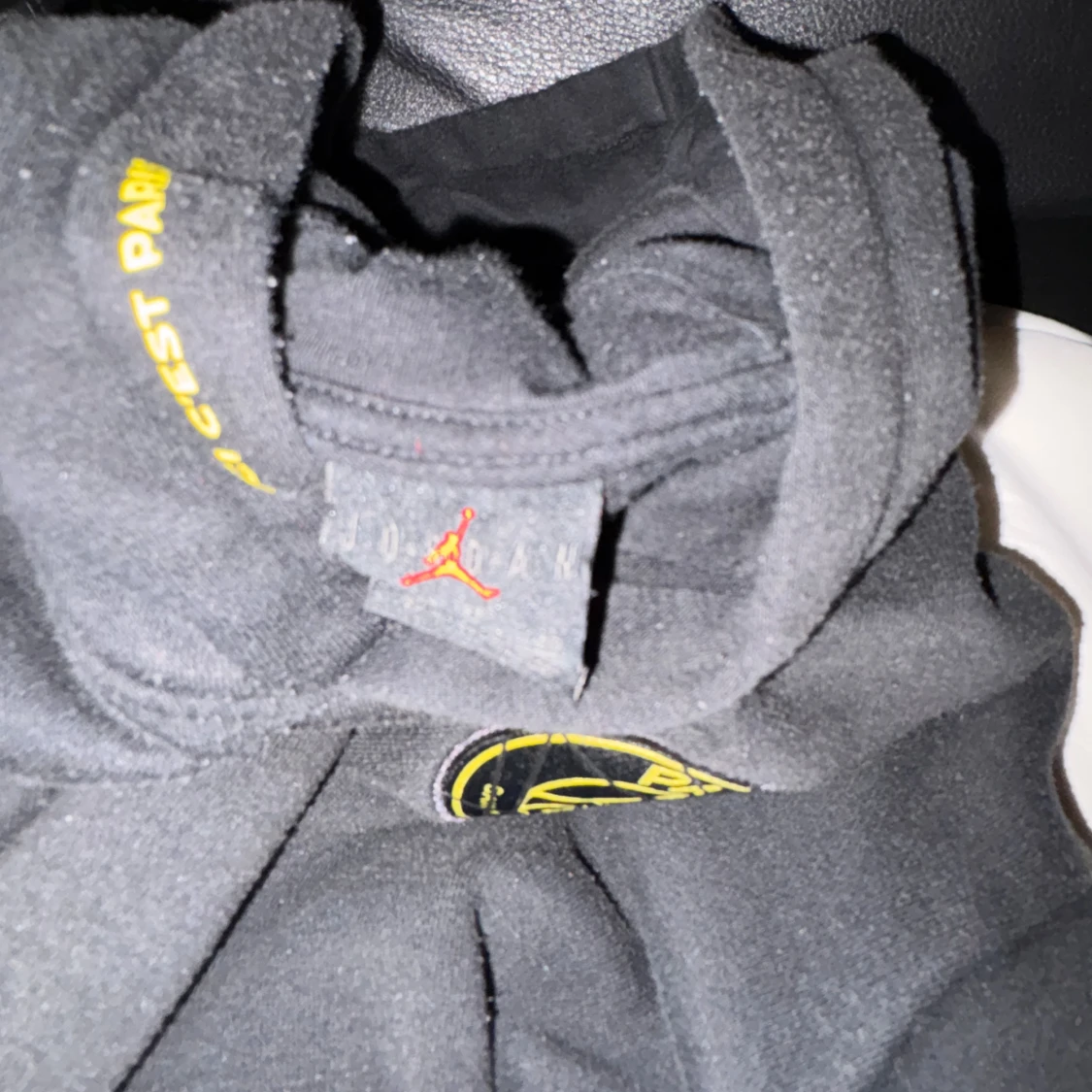 Svart PSG x Jordan hoodie med gul logga - 2