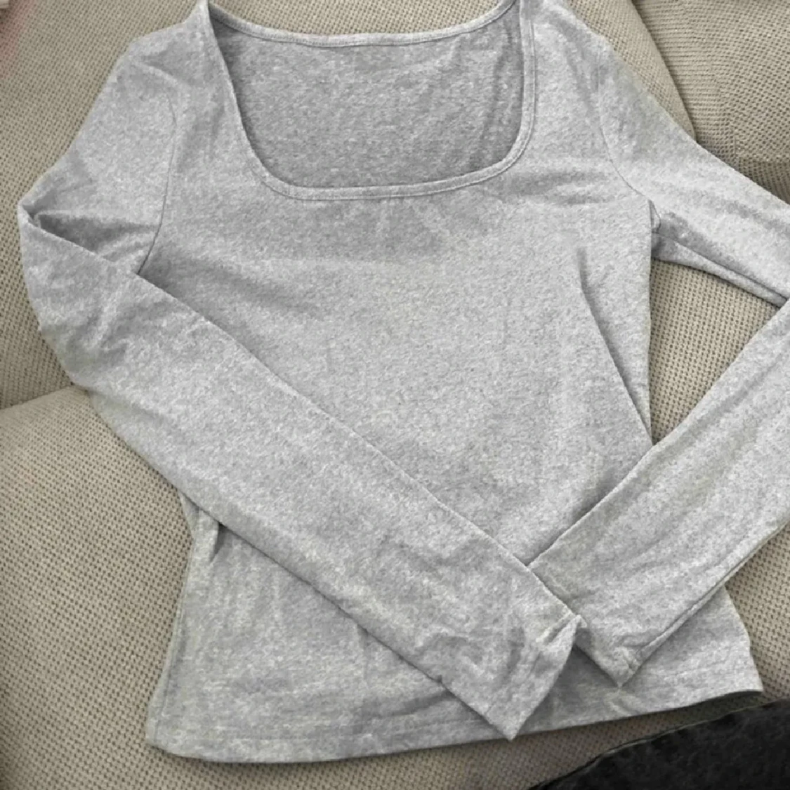 Grå långärmad basic tröja - 1