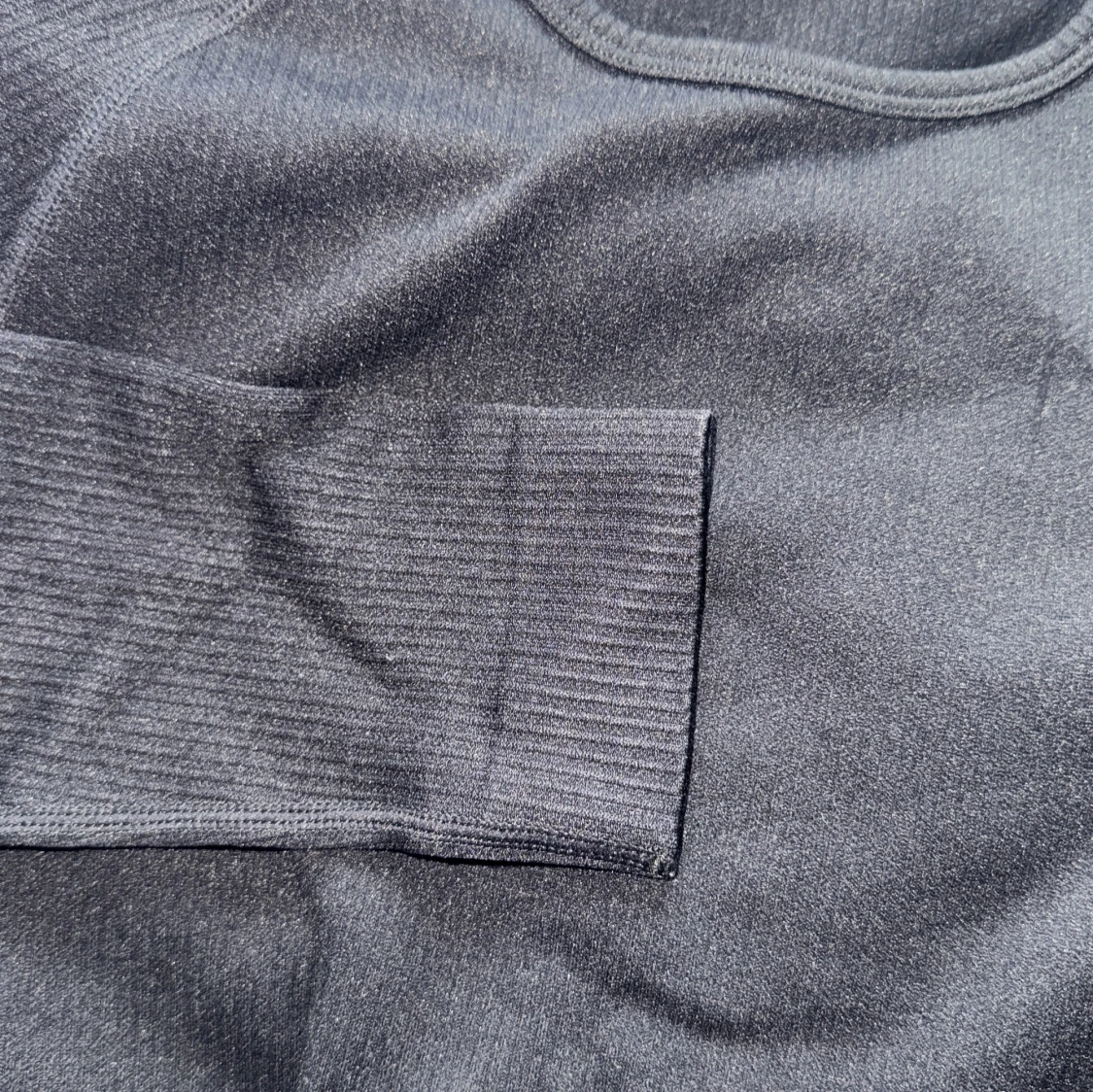 Svart ribbad croppad långärmad topp - 4