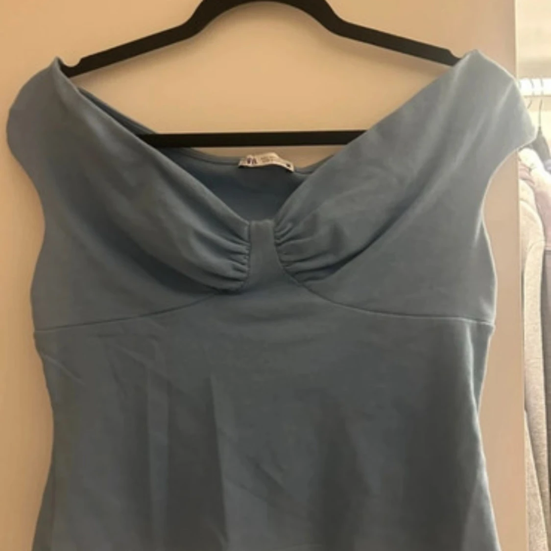 Ljusblå offshoulder topp från Zara - 1