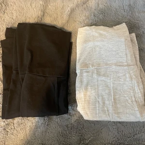 2-pack Yoga pants  från Gina Tricot - Två par Yoga pants från Gina Tricot i storlek 146/152. Ett par är svarta och det andra är ljusgrå. Båda är i mjuk bomullsblandning med stretchig passform, går att köpa var för sej och då kostar de 50kr styck!